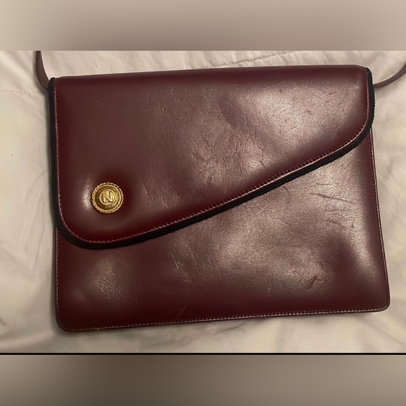 Vintage preowned Albert Nipon Red Cross body envelope purse burgundy wine - Picture 1 of 8